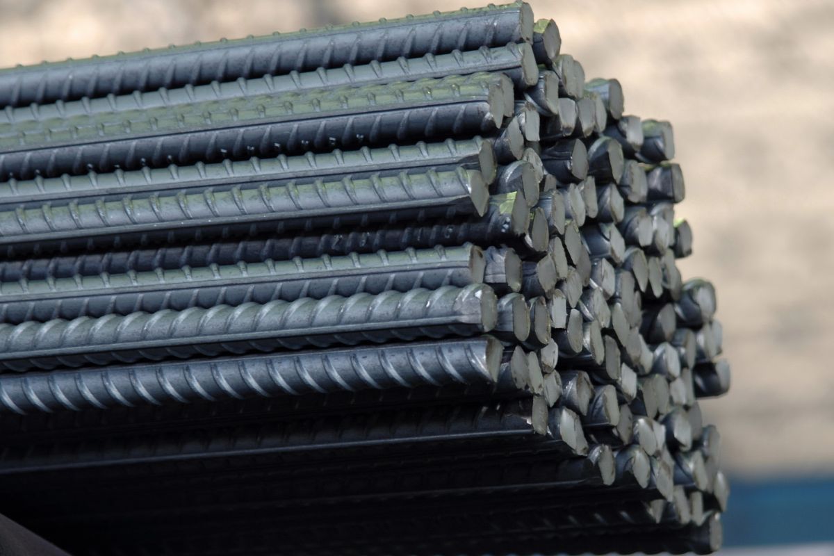 How to Choose the Right Steel Bar Supplier