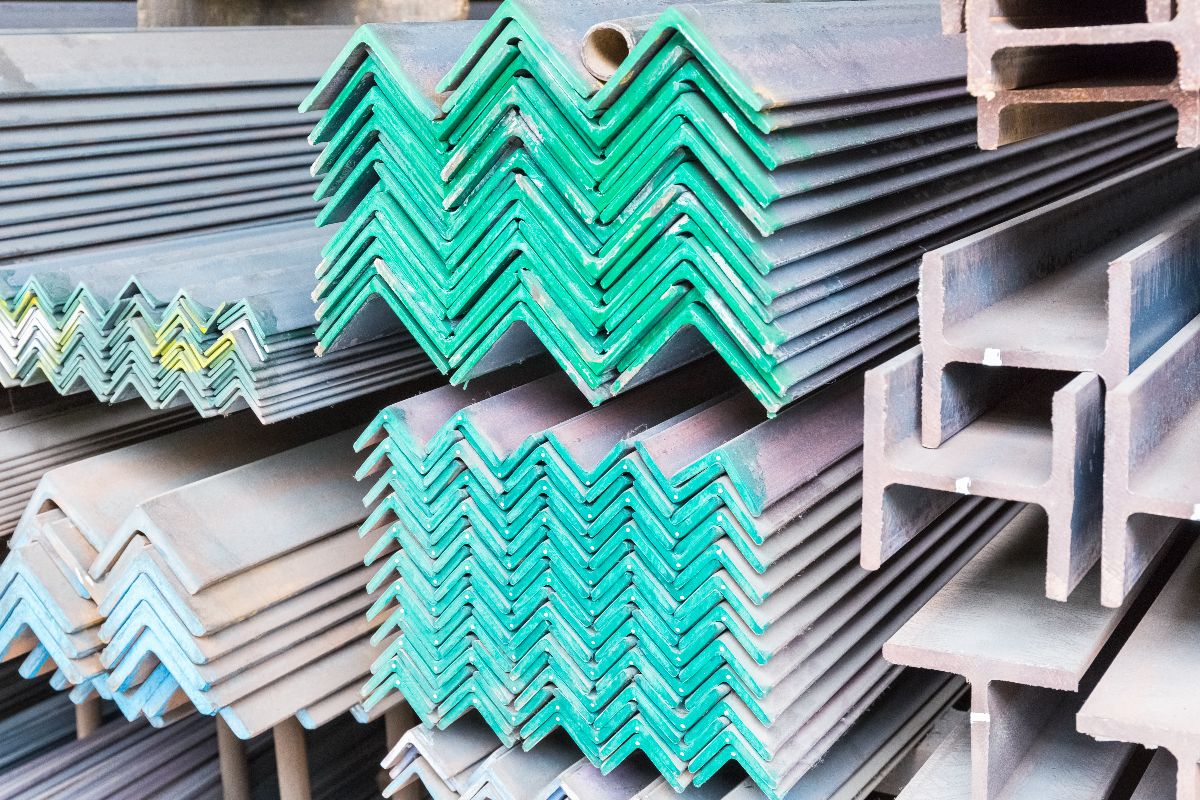 When to Use Angle Bars Instead of Flat Bars in Your Build